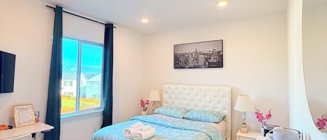 1 dormitorio, tabla de planchar con plancha, wifi y ropa de cama