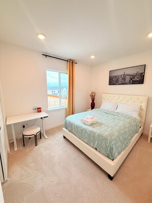 1 habitación, tabla de planchar con plancha, wifi y ropa de cama