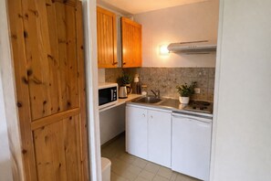 Fridge, microwave, toaster, cookware/dishes/utensils