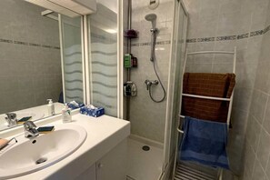 Bathroom - T3 - 6 pers Fréjus center (Fréjus)