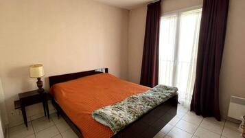2 chambres, fer et planche à repasser, draps fournis