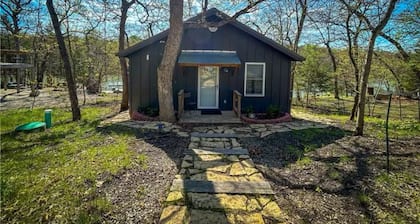 Ember Lake Retreat LakeFront Getaway LaCygne