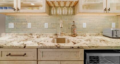 Grape & Vine Cottage · Luxury Main Street Retreat