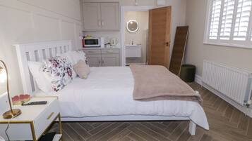 1 bedroom, individually decorated, individually furnished, free WiFi