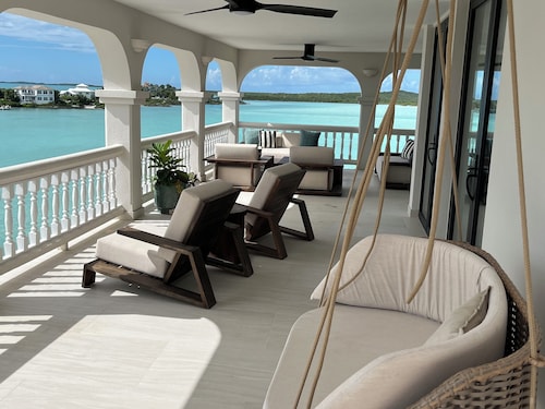 New! Turks & Caicos Villa Beautiful turquoise water right out your back door.