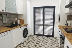 Refrigerador, microondas, horno, placa de cocina