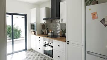 Refrigerador, microondas, horno, placa de cocina