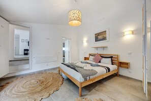 3 habitaciones, tabla de planchar con plancha, wifi y ropa de cama 