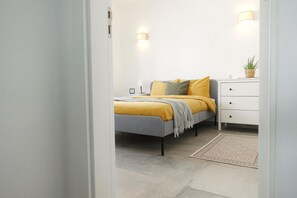 3 habitaciones, tabla de planchar con plancha, wifi y ropa de cama