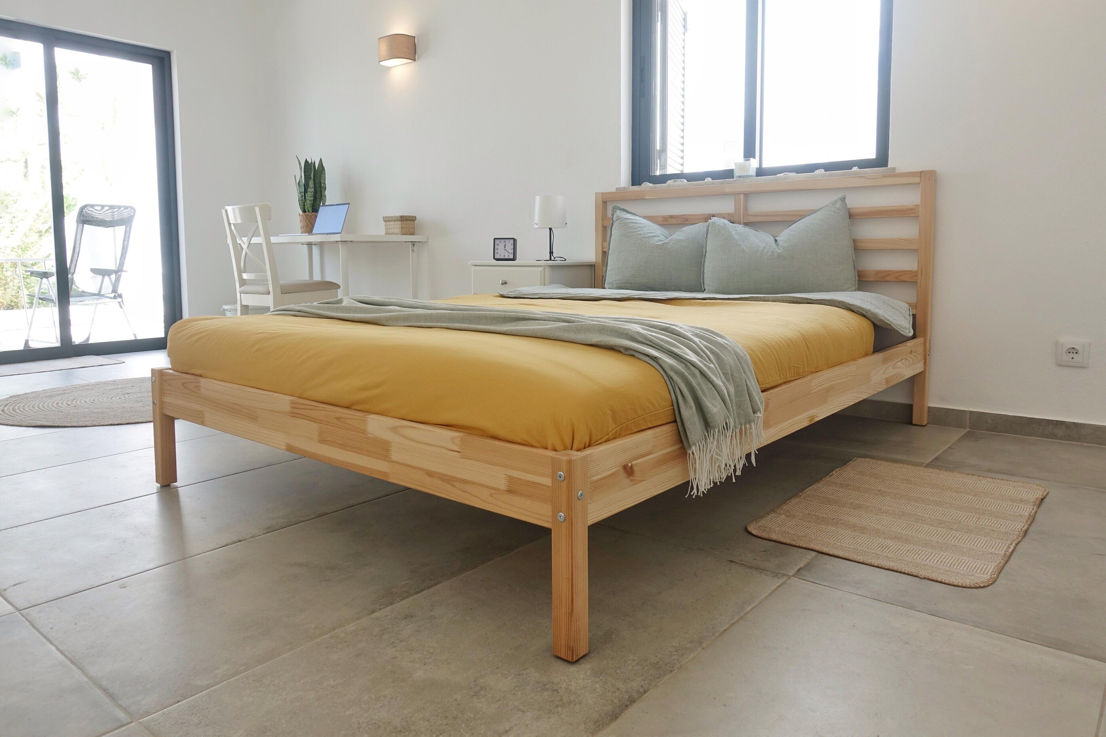 3 habitaciones, tabla de planchar con plancha, wifi y ropa de cama 