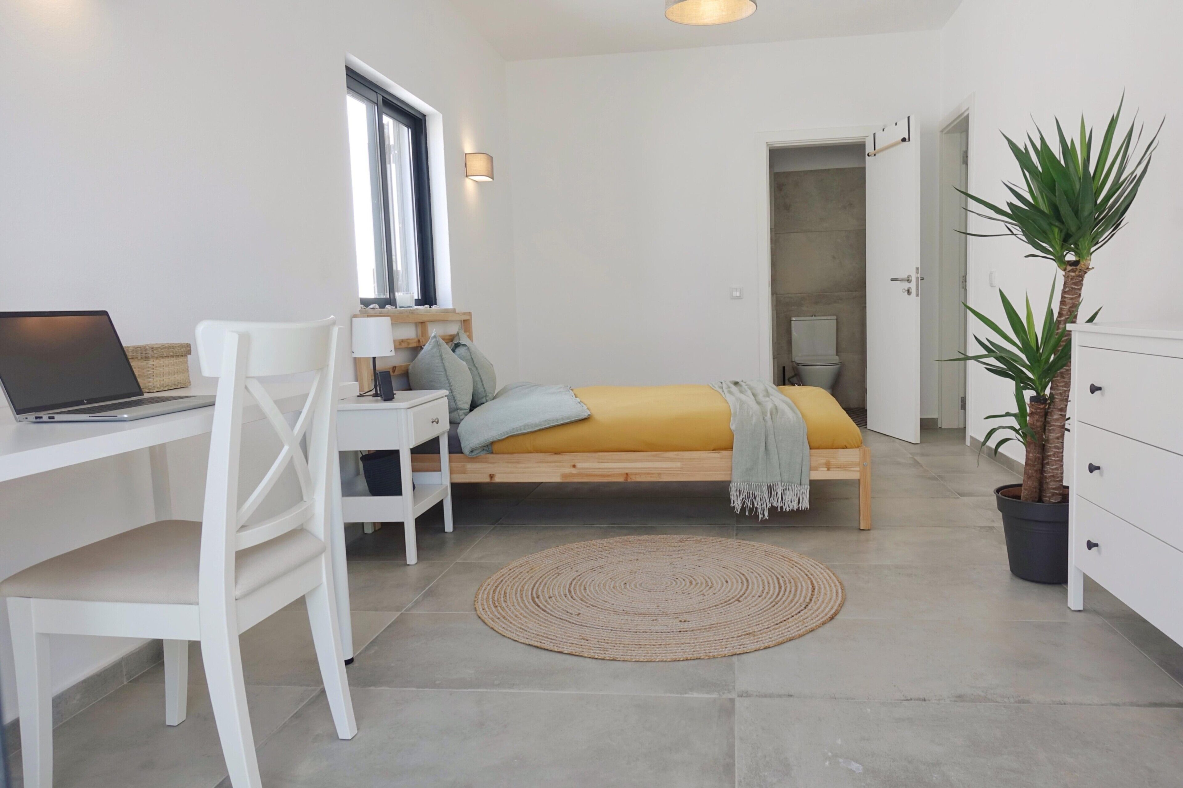 3 chambres, fer et planche à repasser, Wi-Fi, draps fournis