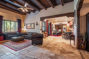 Smart TV, fireplace, stereo