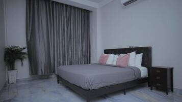 1 habitación, internet y ropa de cama