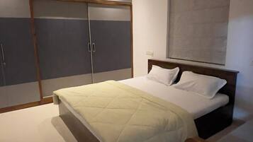 3 bedrooms, WiFi, bed sheets
