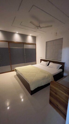 3 bedrooms, WiFi, bed sheets