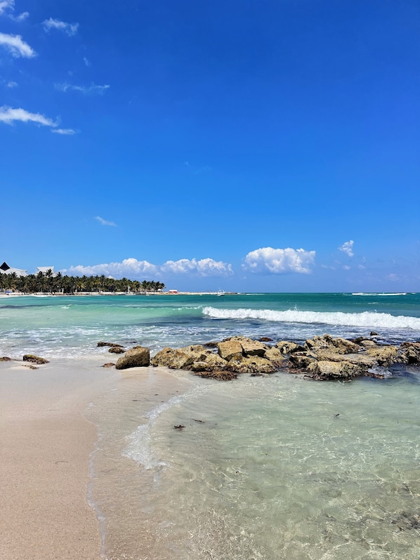 Beach nearby, sun-loungers, beach towels