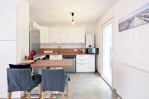Fridge, microwave, oven, dishwasher