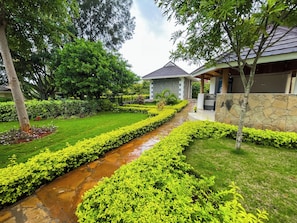 Property grounds - Fancy 5BR Bungalow with Private Pool near JKIA – Greenpark, Athi River (Athi River)