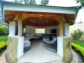 Terrace/patio - Fancy 5BR Bungalow with Private Pool near JKIA – Greenpark, Athi River (Athi River)