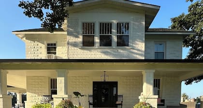 Charming Farmhouse, Peaceful and Private