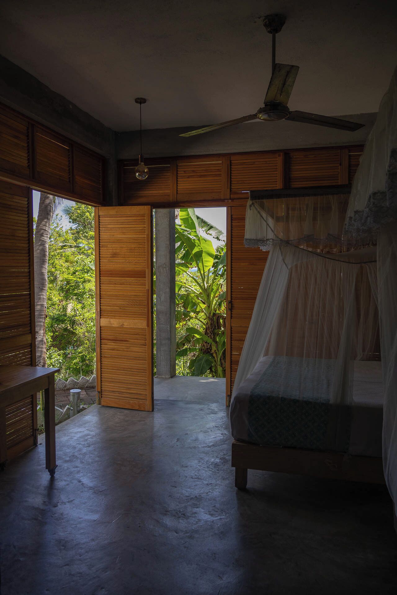 Habitación triple Confort, balcón, vista al jardín | Caja de seguridad en la habitación, escritorio y wifi gratis 