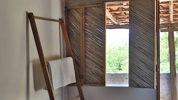 Habitación doble estándar, balcón, vista al jardín | Caja de seguridad en la habitación, escritorio y wifi gratis