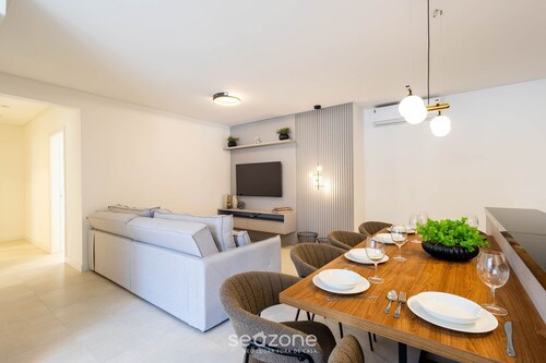 Apt w/ Gourmet Balcony 550m From the Beach Lle0204
