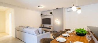 อพาร์ตเมนต์ พร้อมระเบียงกูร์เมต์ 550 เมตรจากชายหาด Lle0204