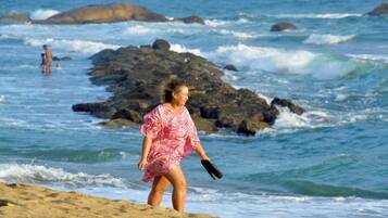 Una spiaggia nelle vicinanze