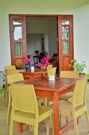 Tempat makan outdoor