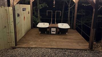 Outdoor spa tub
