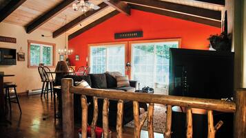 Smart TV, fireplace, books, stereo