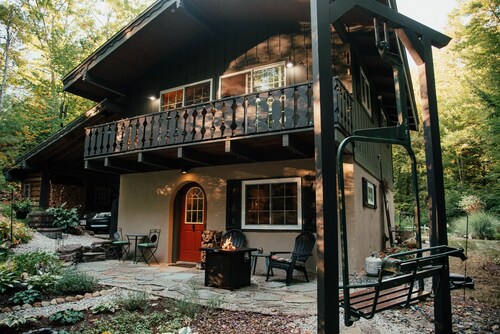 Timberhaus - Private 2br Chalet - Charming • Clean • Comfortable