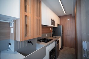 Mikroaaltouuni, uuni, liesi, astianpesukone