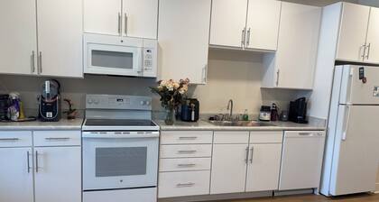 Charming 1-bedroom apartment with AC and fitness room in Spring