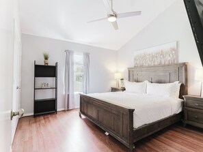 4 bedrooms, iron/ironing board, Internet, bed sheets