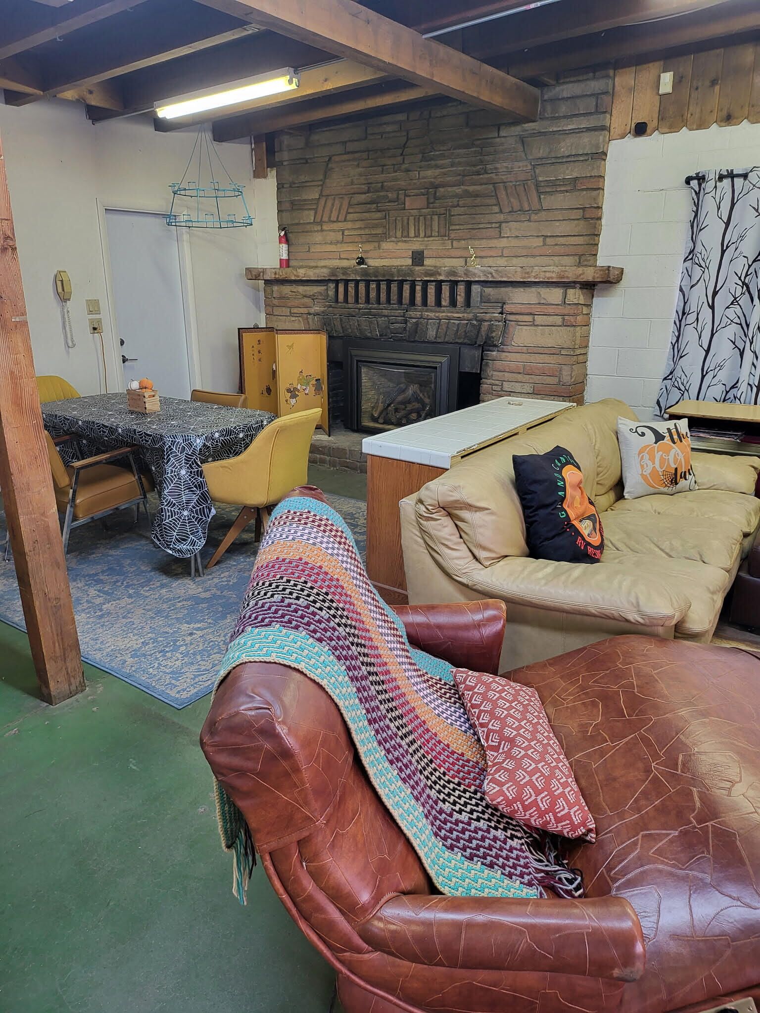 Télévision, cheminée