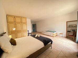 5 chambres, fer et planche à repasser, lit parapluie, Wi-Fi