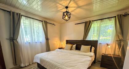 Stylish 5BR Bungalow with Private Pool near JKIA â Greenpark, Athi River