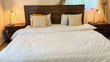 5 bedrooms, iron/ironing board, WiFi, bed sheets