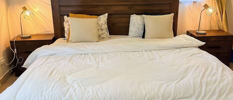 5 bedrooms, iron/ironing board, WiFi, bed sheets