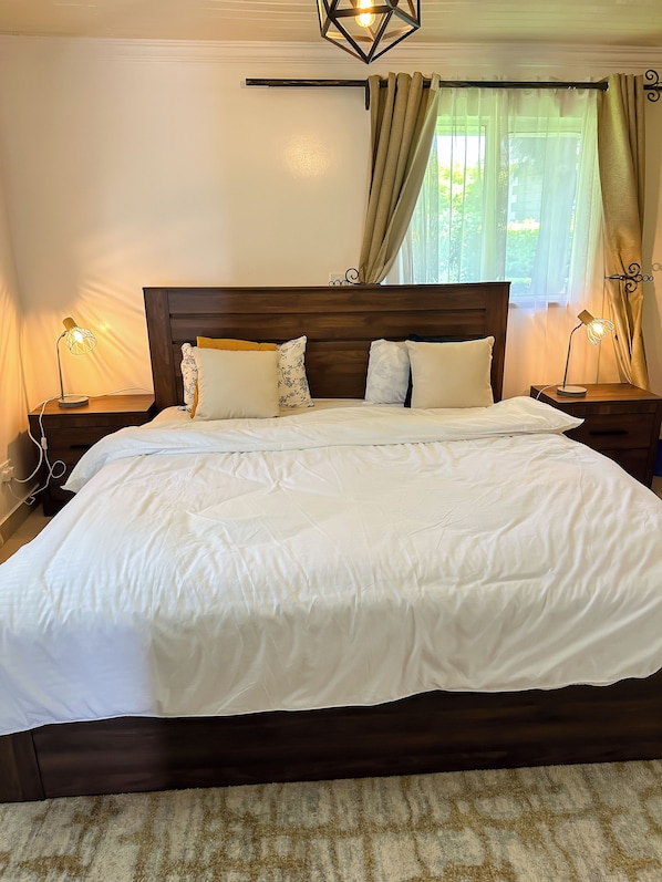 5 bedrooms, iron/ironing board, WiFi, bed sheets