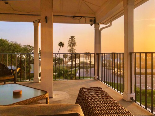 Panoramic Penthouse - 3BR/3BA - Boutique Hotel Setting