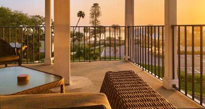 Panoramic Penthouse - 3BR/3BA - Boutique Hotel Setting