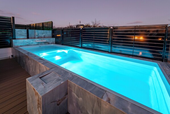 Outdoor pool, free cabanas, sun loungers - NEW Luxury Home With Rooftop Heated Pool (Nashville)