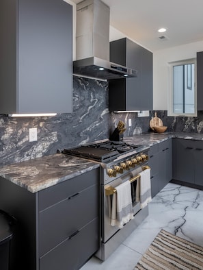 Luxury Townhome, Private Pool, City View | Private kitchen | Full-size fridge, microwave, oven, stovetop