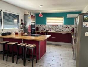 Microones, forn, placa de cuina i rentaplats