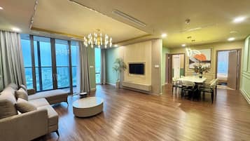 Premium Apartment, 3 Bedrooms, Non Smoking, City View | Living area