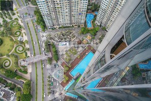 Apartamento Deluxe, 4 habitaciones, no fumadores, vistas a la ciudad | Minibar, escritorio, wifi gratis y ropa de cama