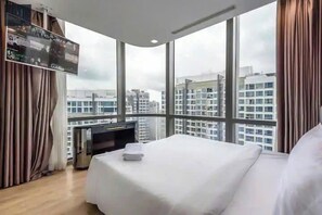 Luxury Apartment, 2 Bedrooms, City View | Minibar, desk, free WiFi, bed sheets